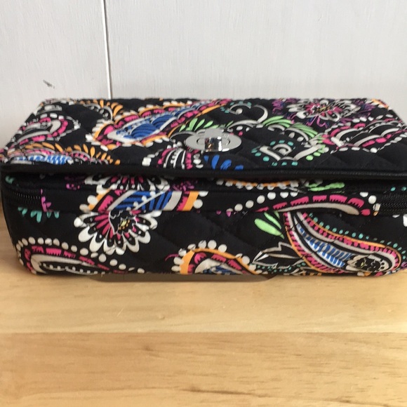 NWT Vera Bradley Turnlock Crossbody, Bandana Swirl - Picture 6 of 6